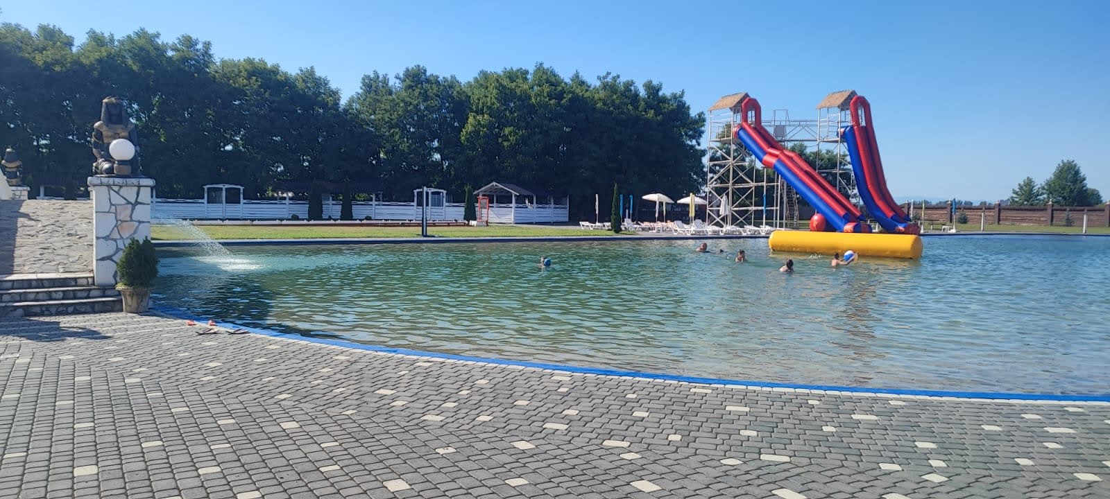 Wasserrutsche am See